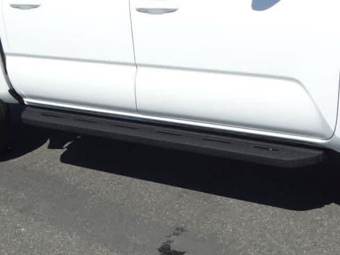 Certified 2023 Toyota Tacoma SR AWD/4WD image 9