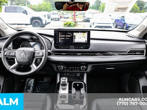 Used 2025 Mitsubishi Outlander SE FWD image 31