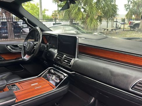 Used 2019 Lincoln Navigator Select RWD image 8
