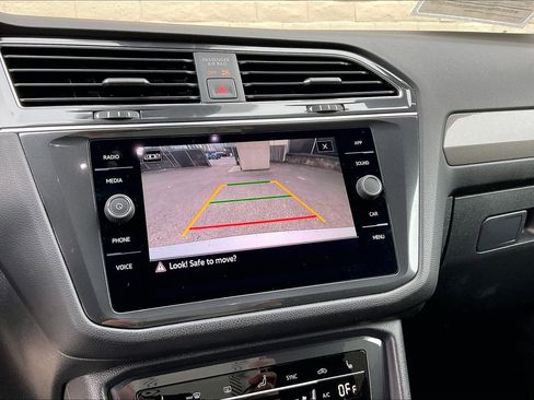 Certified 2022 Volkswagen Tiguan SE R-Line image 21
