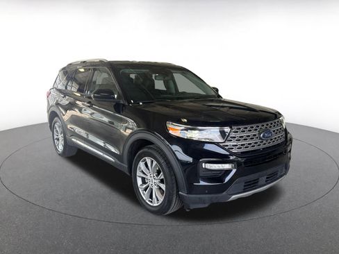 Used 2023 Ford Explorer Limited image 2
