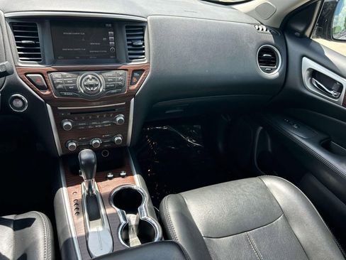 Used 2017 Nissan Pathfinder Platinum w/ Family Entertainment Package FWD image 15