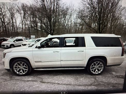 Used 2017 Cadillac Escalade ESV Luxury image 3