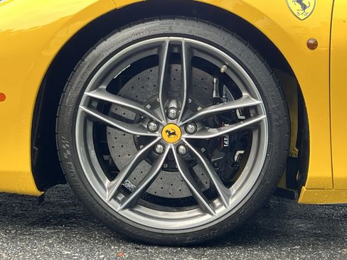 Used 2016 Ferrari 488 GTB RWD image 17