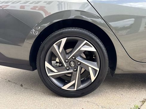 Used 2025 Hyundai Elantra SEL image 15