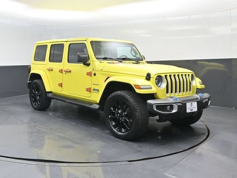 Used 2023 Jeep Wrangler Unlimited Sahara w/ Cold Weather Group AWD/4WD image 2