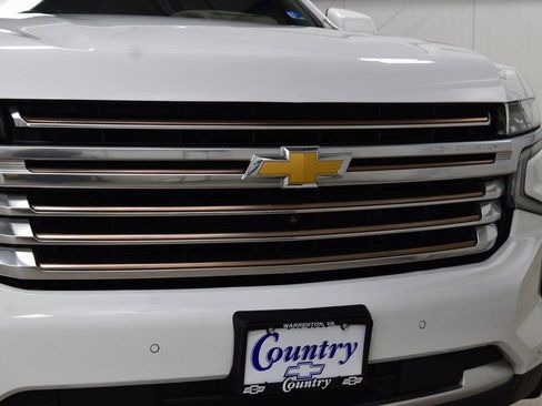 Used 2024 Chevrolet Suburban High Country image 11