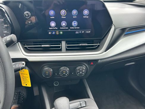 Used 2024 Chevrolet Trax LS w/ LS Convenience Package FWD image 4