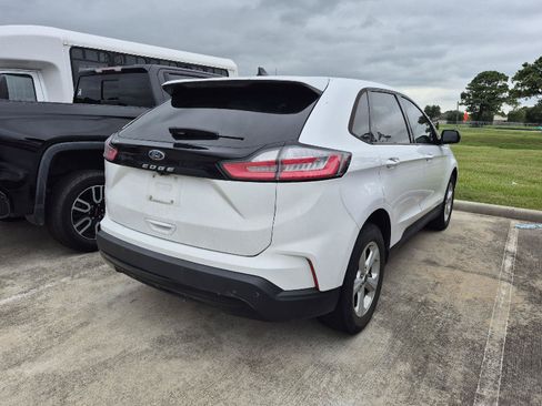 Used 2021 Ford Edge SE FWD image 3