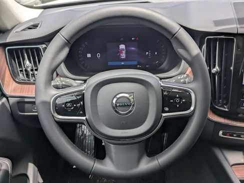 Certified 2023 Volvo XC60 B5 Ultimate w/ Protection Package Premier FWD image 17