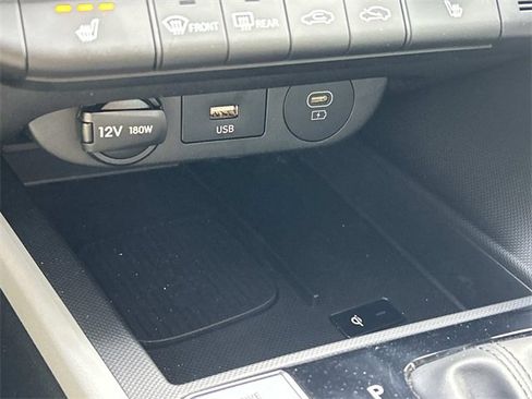 Used 2024 Hyundai Elantra Limited image 29