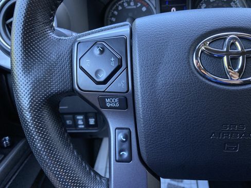 Used 2022 Toyota Tacoma TRD Off-Road AWD/4WD image 19