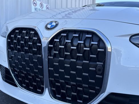 Used 2024 BMW 430i Coupe w/ Convenience Package image 8