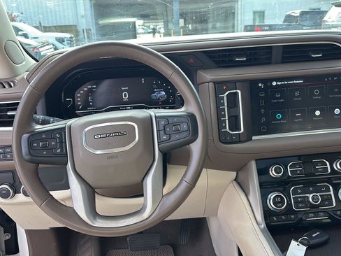 Used 2023 GMC Yukon XL Denali RWD image 18