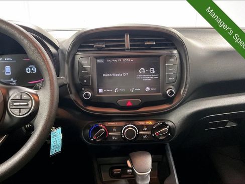 Used 2025 Kia Soul LX w/ LX Technology Package FWD image 7