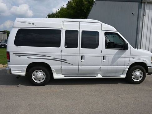 Used 2009 Ford E-150 and Econoline 150 Wagon RWD image 4