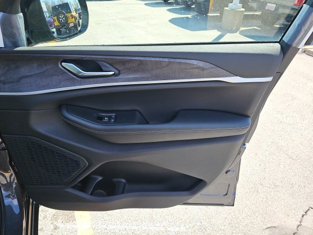 New 2026 Jeep Grand Cherokee Altitude AWD/4WD image 15