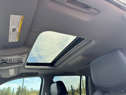 Used 2018 Cadillac Escalade ESV Premium Luxury image 42