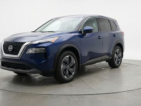 Used 2025 Nissan Rogue SV FWD image 3