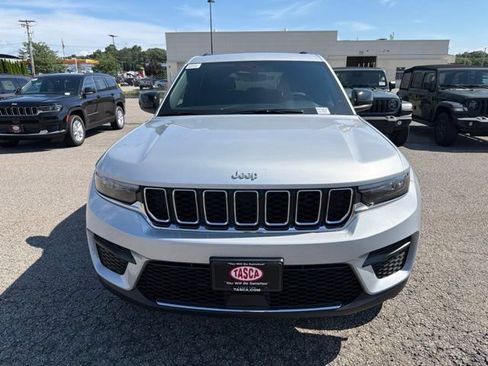 New 2026 Jeep Grand Cherokee Laredo AWD/4WD image 2