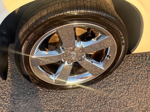 Used 2010 Dodge Challenger R/T image 40