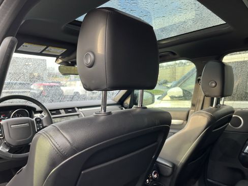 Used 2020 Land Rover Discovery Landmark image 34