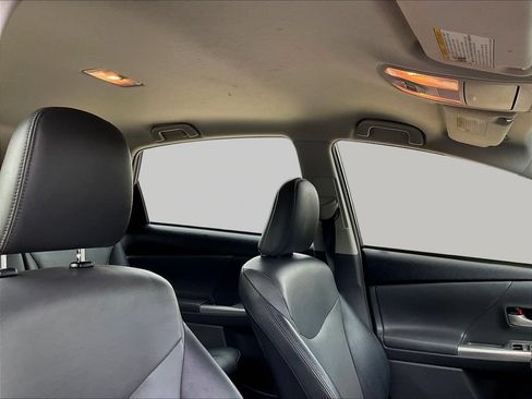 Used 2014 Toyota Prius V Five FWD image 27