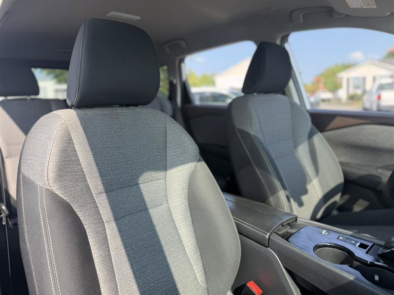 Used 2022 Nissan Rogue SV FWD image 16