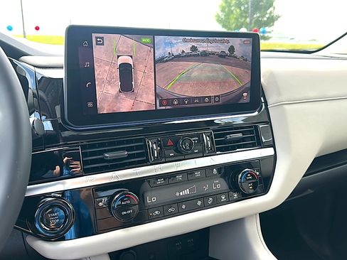 New 2026 Nissan Pathfinder SL w/ SL Premium Package FWD image 23