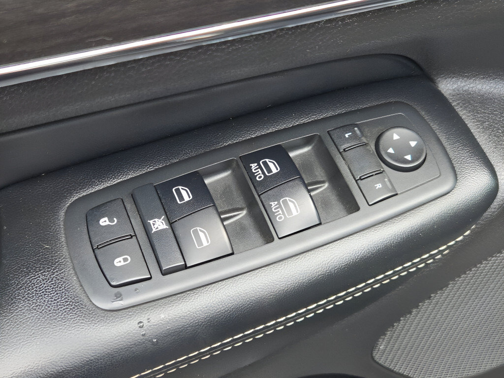 Used 2017 Jeep Grand Cherokee Limited AWD/4WD image 25