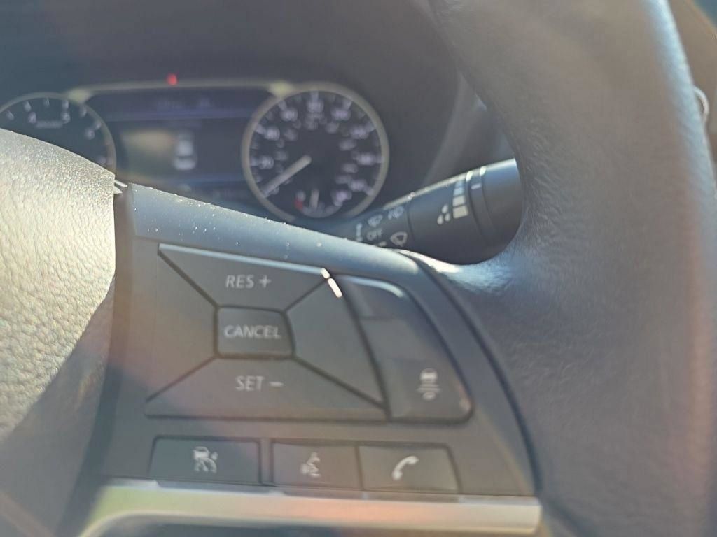 Used 2025 Nissan Sentra SV FWD image 20
