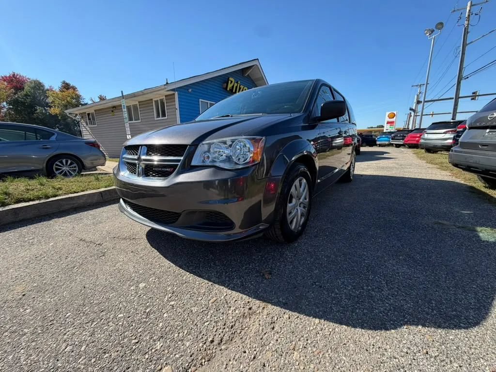 Used 2018 Dodge Grand Caravan SE w/ UConnect Hands-Free Group FWD image 1