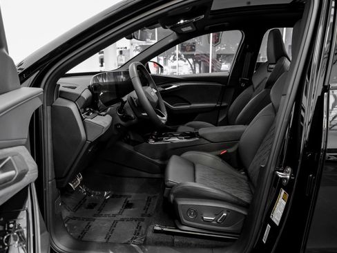 Used 2025 Audi SQ6 e-tron Premium w/ Convenience Package image 4