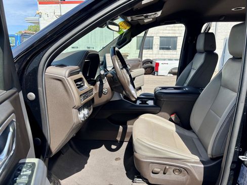 Used 2022 GMC Yukon SLT w/ SLT Luxury Package AWD/4WD image 2