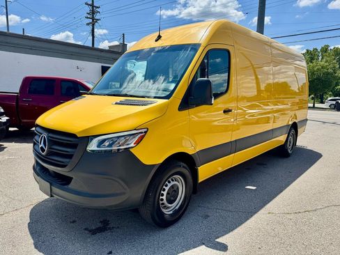 Used 2021 Mercedes-Benz Sprinter 2500 image 3