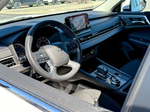 Used 2022 Mitsubishi Outlander ES image 15