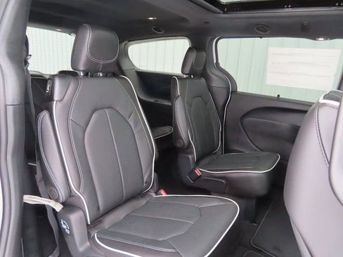 New 2026 Chrysler Pacifica Limited w/ S Appearance Package FWD image 29