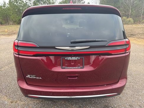 Used 2021 Chrysler Pacifica Touring-L image 8