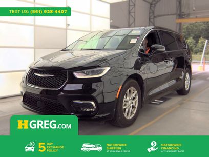 Used 2026 Chrysler Pacifica Select