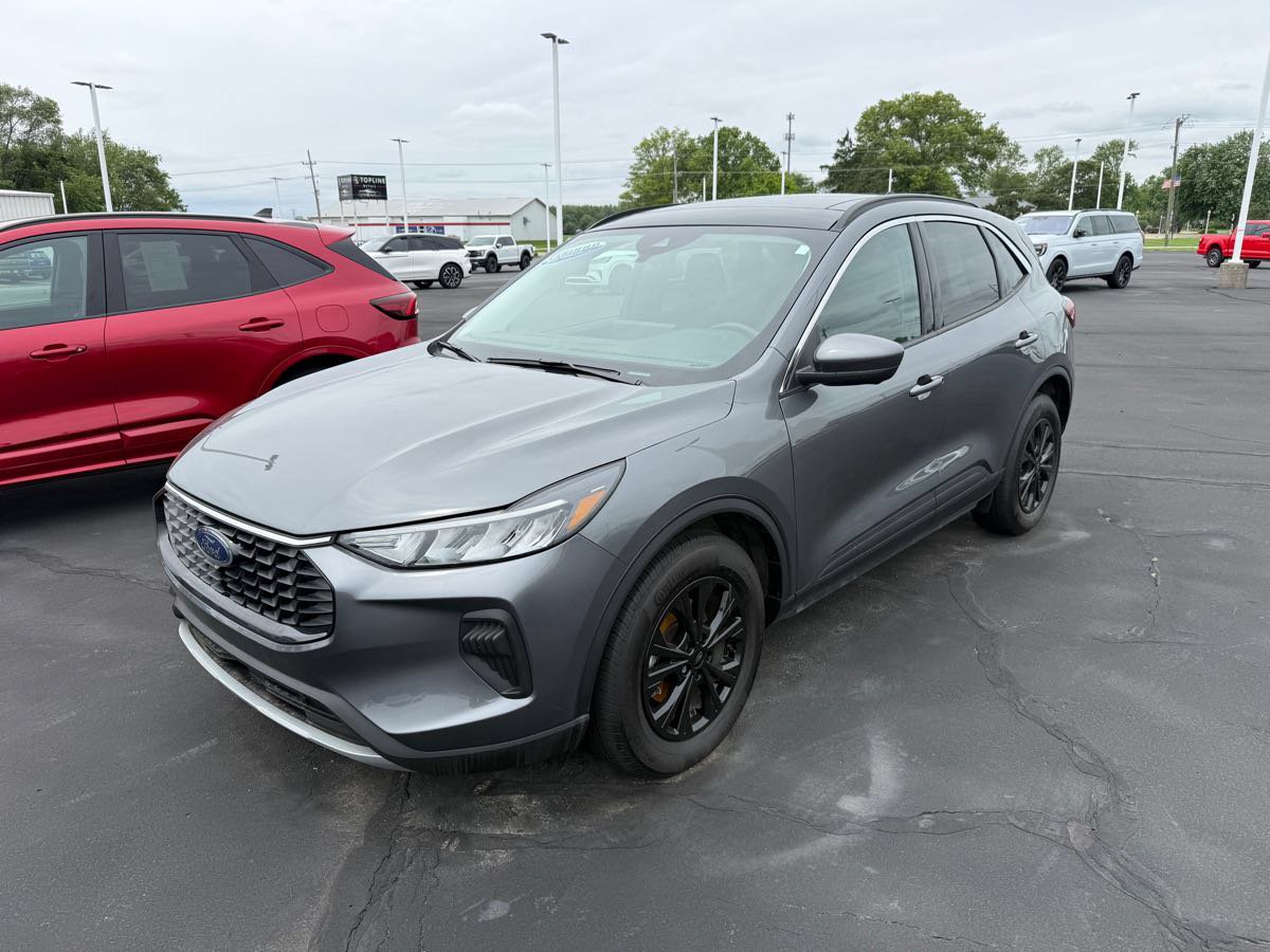 Used 2024 Ford Escape Active w/ Tech Pack #2 AWD/4WD image 1