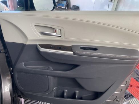 Used 2022 Toyota Sienna XLE AWD/4WD image 7