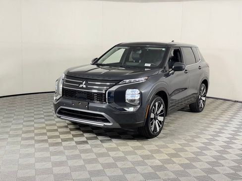 Used 2025 Mitsubishi Outlander SE FWD image 10