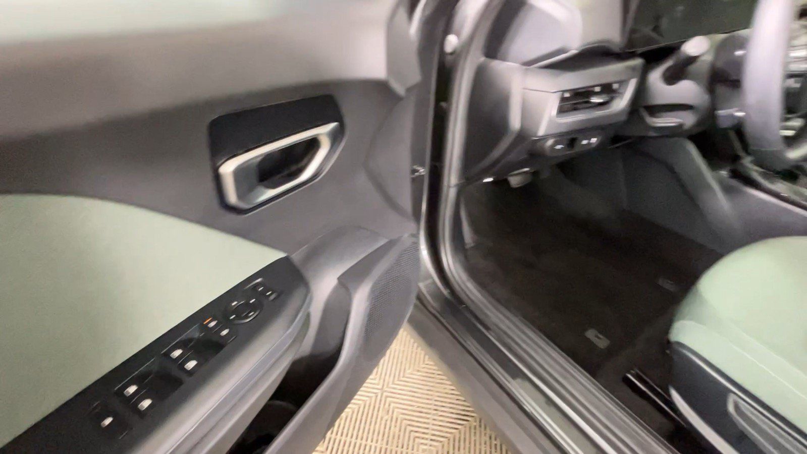 Used 2025 Kia K4 EX FWD image 27
