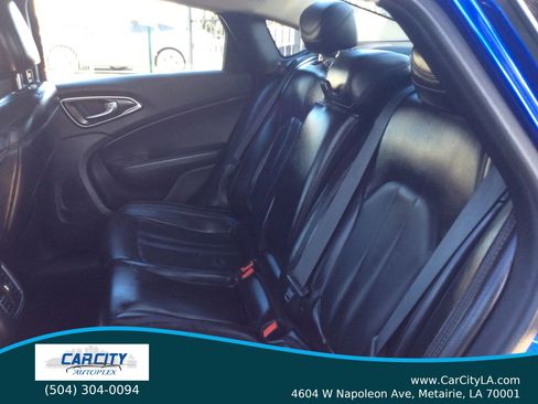 Used 2017 Chrysler 200 Limited Platinum w/ Comfort & Convenience Group image 18