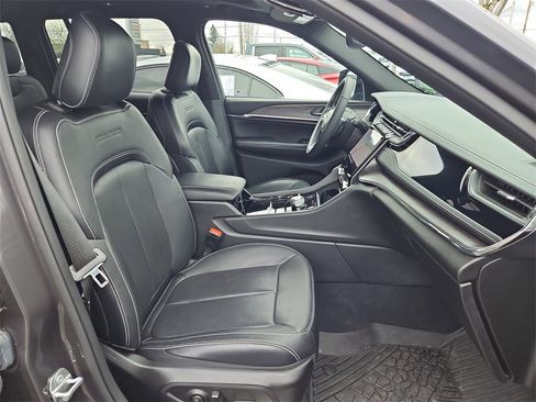 Used 2023 Jeep Grand Cherokee Overland image 28