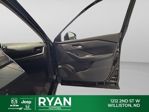 Used 2025 Nissan Rogue SV AWD/4WD image 37