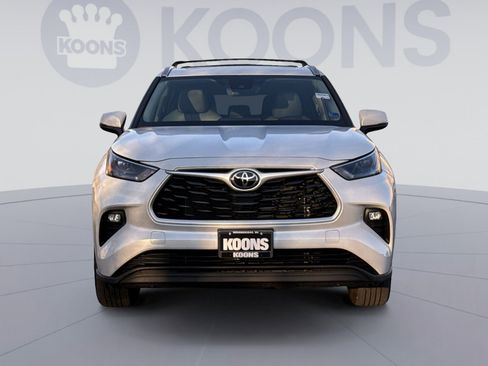 Used 2022 Toyota Highlander XLE image 11