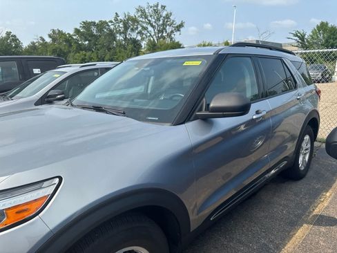 Used 2021 Ford Explorer XLT w/ Equipment Group 202A AWD/4WD image 18