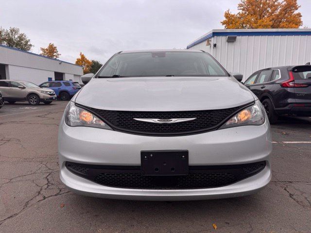 Used 2023 Chrysler Voyager LX FWD image 6