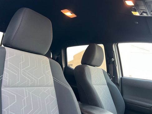 Used 2021 Toyota Tacoma TRD Off-Road image 17